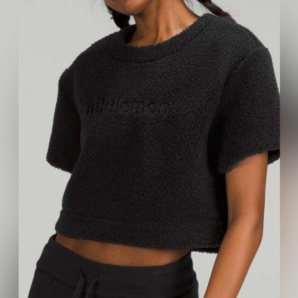 NWT Lululemon textured fleece embroidered logo tee